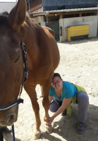 Drainagegriff an der Vorderhand | manuelle Lymphdrainage für Pferde und Hunde